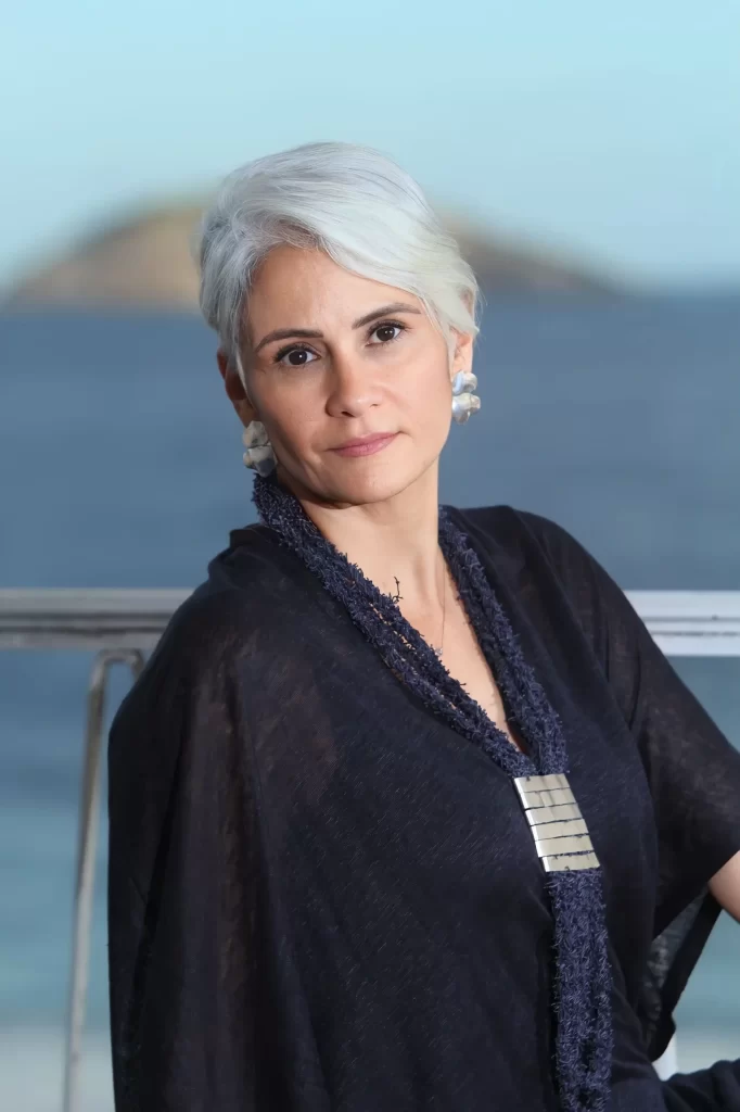 Cristina Goldschmidt olhando para a câmera